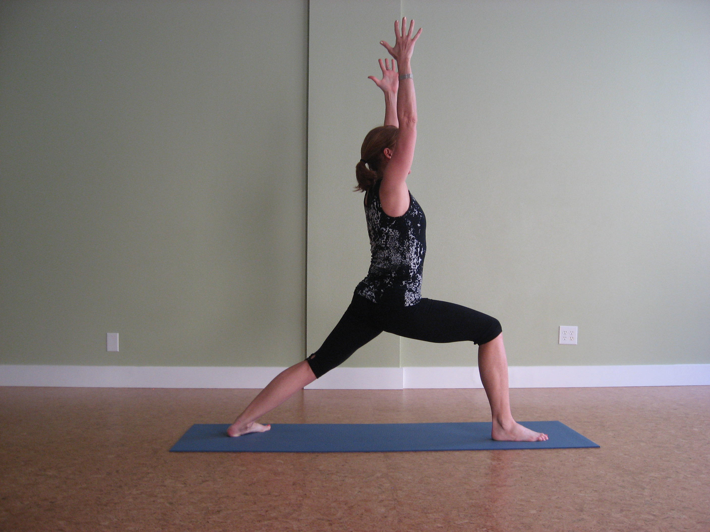 Front View Attractive Brunette Short Hair Standing Tree Arms Yoga Stock  Photo by ©dusanpetkovic 344479726